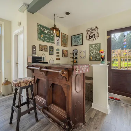 The Bird House - Coastal In Lovely Forest Setting Nr. Kinsale Vakantiehuis *